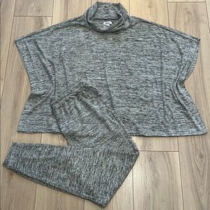 NWOT Nicole Miller Gray Knit Relaxed Fit Top and Pants Lounge Set